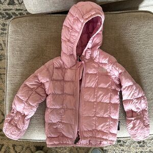 North face infant 6-12 month thermoball eco puffer packet EUC